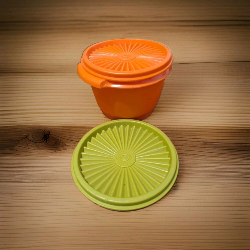 Vintage Tupperware #886 Servalier 20oz Bowl #812 Lid See Discription Extra Lid